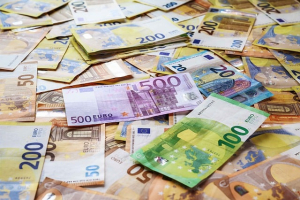 CJ Prahova: O mie de euro, cadou, pentru fiecare din Brave Bots