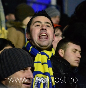 Esti fan Petrolul? Ai fost la meci? Cauta-te in GALERIA FOTO nr.3