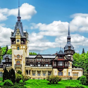 Metigla Ceptura pune noul acoperis la Castelul Peles