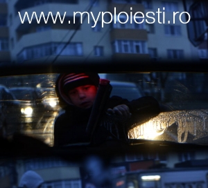 E cel mai amarat parbrizar din Ploiesti. Da-i un leu. Un singur LEU.
