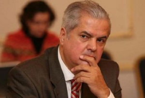 O firma din Ploiesti vrea sa-l angajeze pe Adrian Nastase