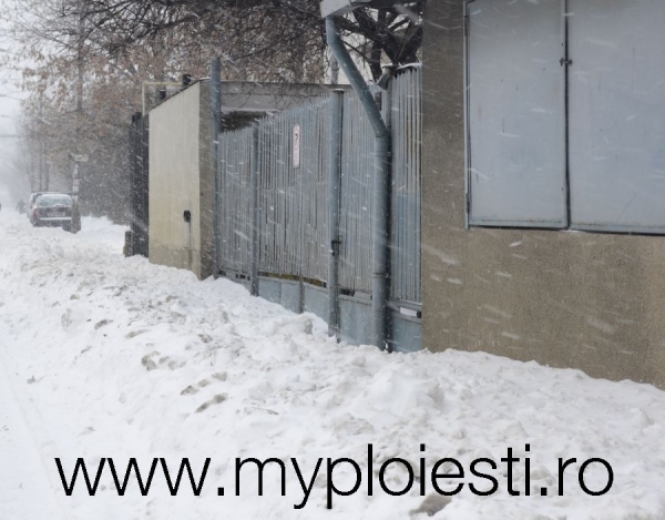 Stratul RECORD de zapada impiedica Rosal sa colecteze gunoiul in Ploiesti