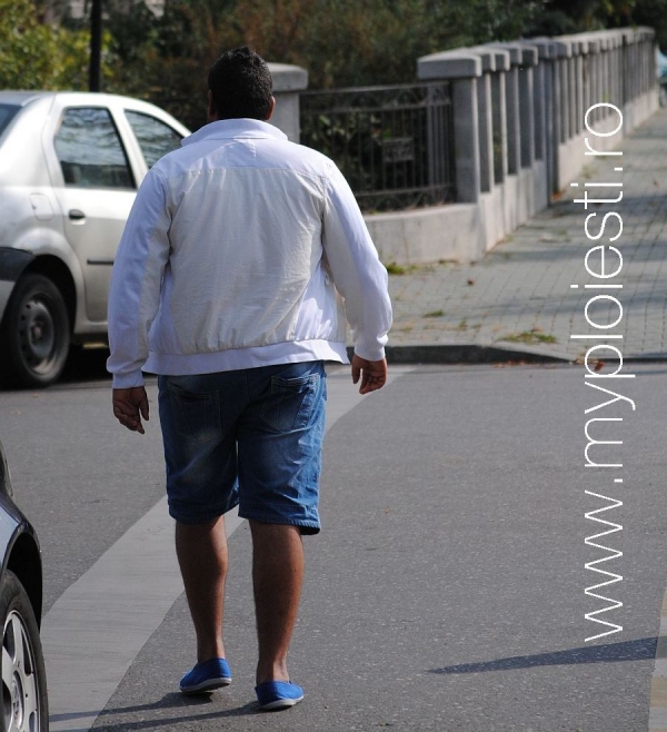 [fara sosete, dar cu geaca] SAU [cu geaca, dar in pantaloni scurti]?