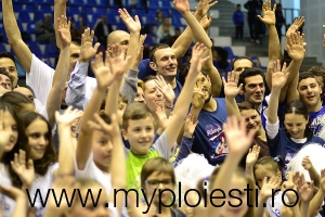 Vedete la inaltime - GALERIE FOTO cu VEDETE jucand baschet, la Ploiesti