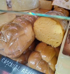Cum alegi cașcavalul perfect, via &quot;Traditional Sibian&quot; / &quot;Alimentara Cina Sibiană&quot;