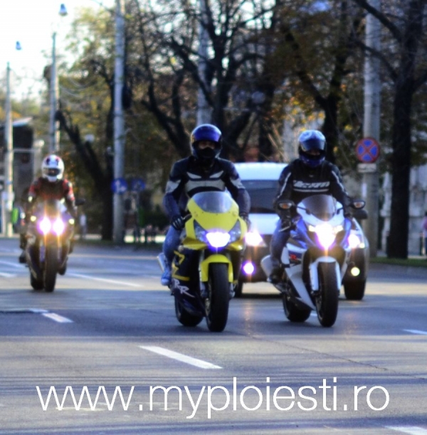 Motociclisti pe bulevard - GALERIE FOTO