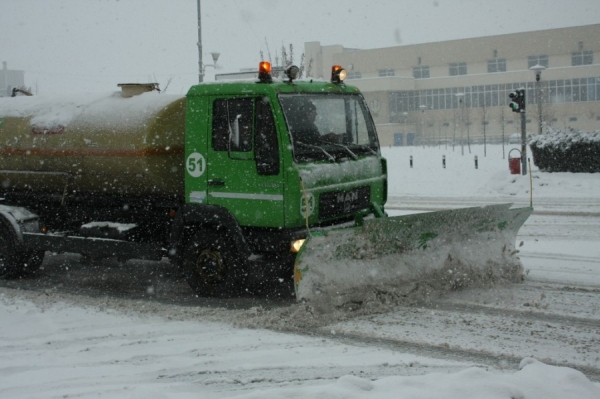 SE INGROASA GLUMA - Rosal se asteapta la 50 de centimetri de zapada in Ploiesti